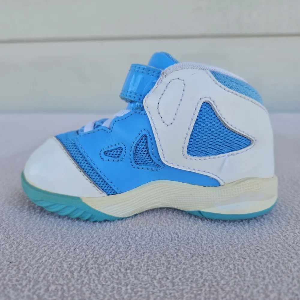 Nike Air Jordan Play In These 2 Toddler Size 6C Carolina Blue Hook & Loop